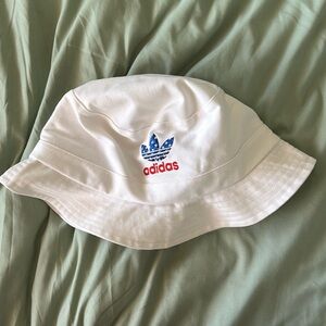 Adidas bucket hat